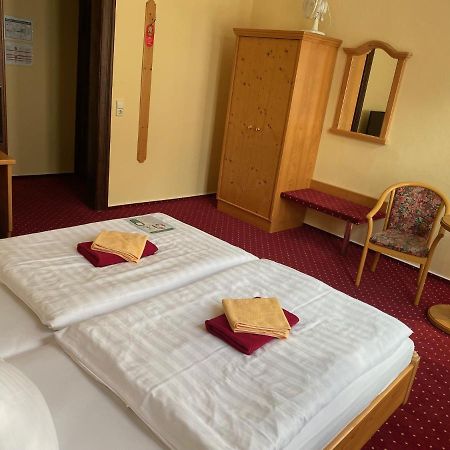 Hotel garni Am Dippeplatz Quedlinburg Bagian luar foto