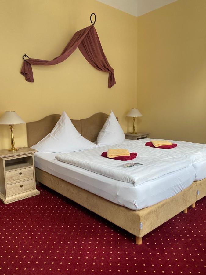Hotel garni Am Dippeplatz Quedlinburg Bagian luar foto