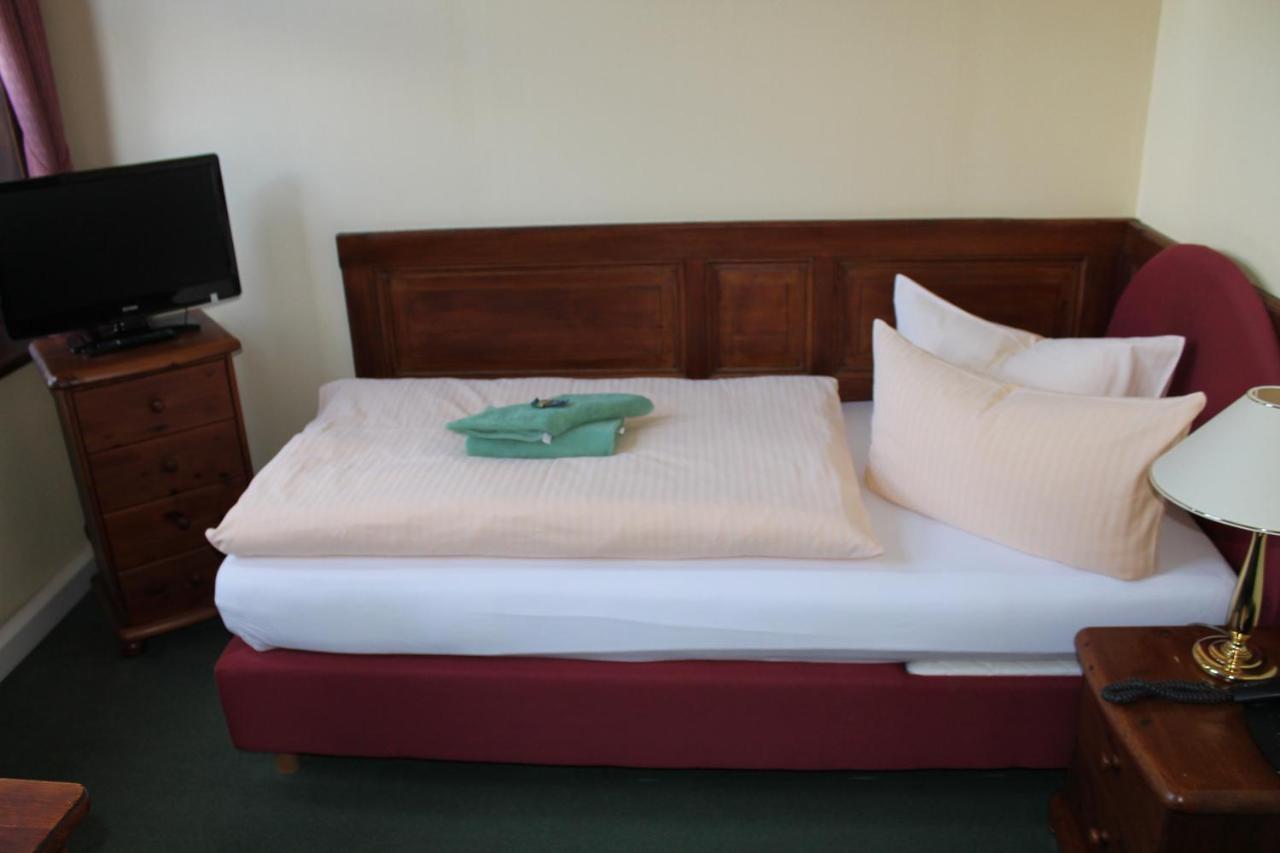 Hotel garni Am Dippeplatz Quedlinburg Bagian luar foto